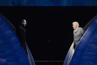 Peers samtalar med Knappestøyparen rammar inn denne versjonen av Ibsens drama. Foto: Stig-Håvard Dirdal.